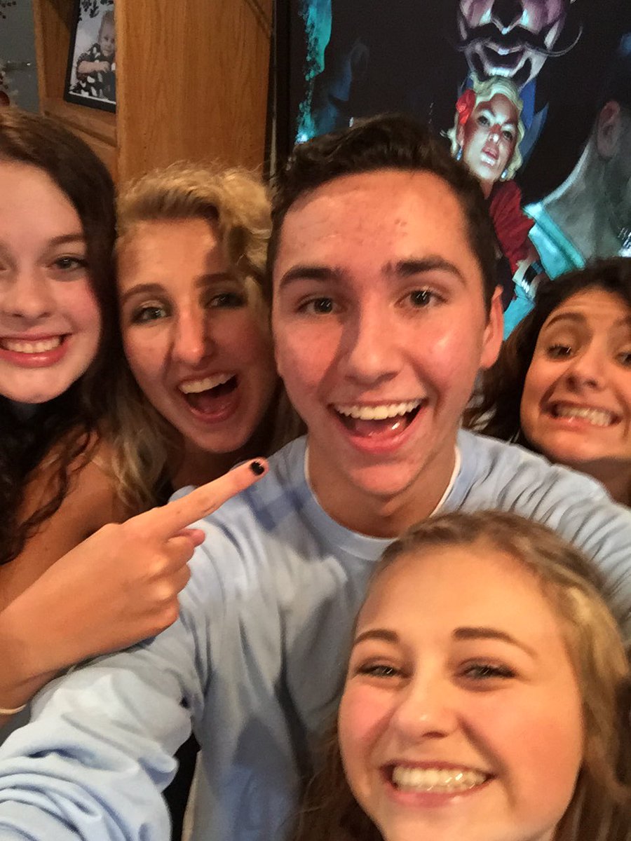 TRosati10's tweet photo. Happy Birthday @melissafrieders 🎉🎈Hope Mizzou is treating you well 😊 https://t.co/WQAxQ7sn1B
