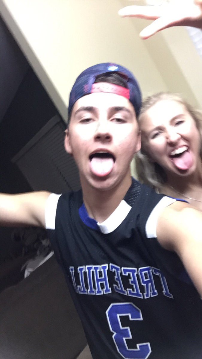 TRosati10's tweet photo. Happy Birthday @melissafrieders 🎉🎈Hope Mizzou is treating you well 😊 https://t.co/WQAxQ7sn1B