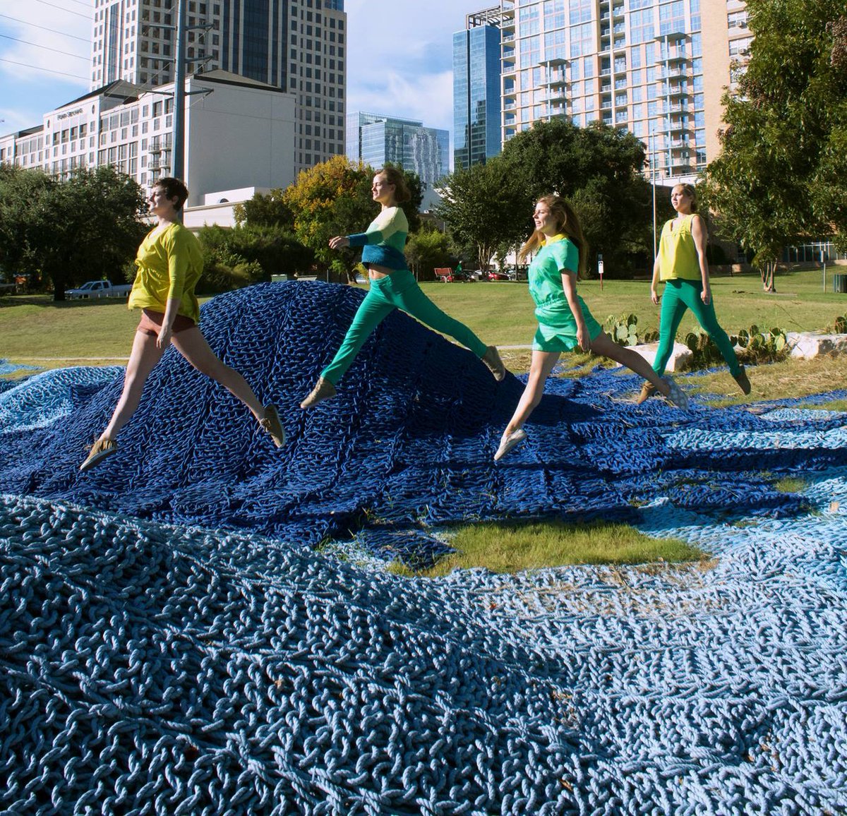 Dancing about public art, in a free event arts.blog.austin360.com/2016/11/29/dan…