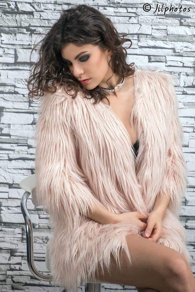 MelissaVignot's tweet photo. Photographe @JilPhotos , pour un shooting fourrure #makeup #makeupartist #melissamaquilleuse https://t.co/a935S4CQh2