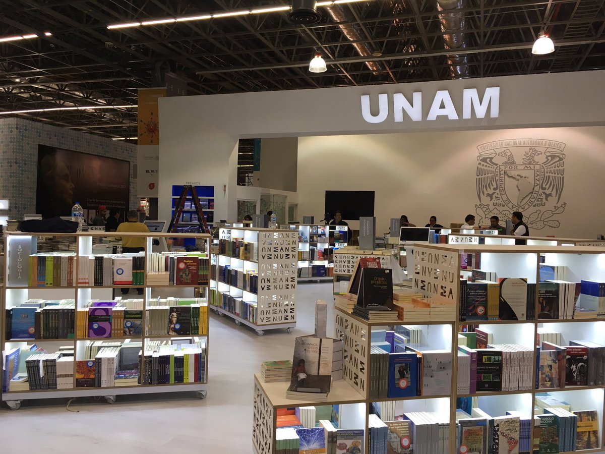 CulturaUNAM's tweet photo. Un #Goya para la #UNAM por el primer lugar en la categoría Platino para el stand de @librosunam en #FILGuadalajara30. 📚📖🎊🎉 https://t.co/fliKKmfrCf