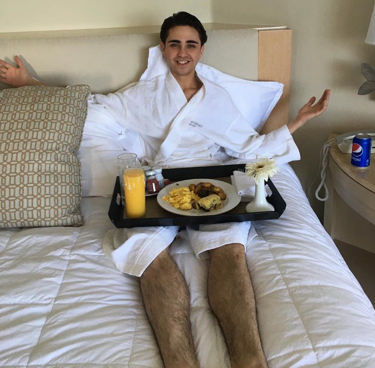 Guruleaks1's tweet photo. TradingGurus love to take selfies in their bathrobes. Here is Very Hirsuit Guru @WhosBijanT luxuriating in his bathrobe https://t.co/80BZkokO2d