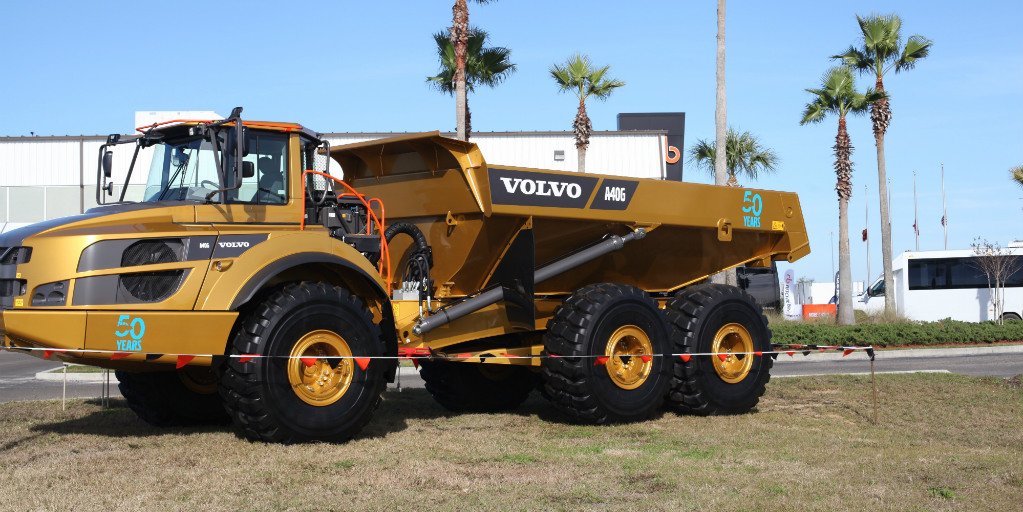 Our #GoldenHauler could be yours. We’re auctioning her off to benefit <a href="/SkillsUSA/">SkillsUSA</a> at <a href="/RitchieBros/">Ritchie Bros.</a> this February. Hope to see you there.