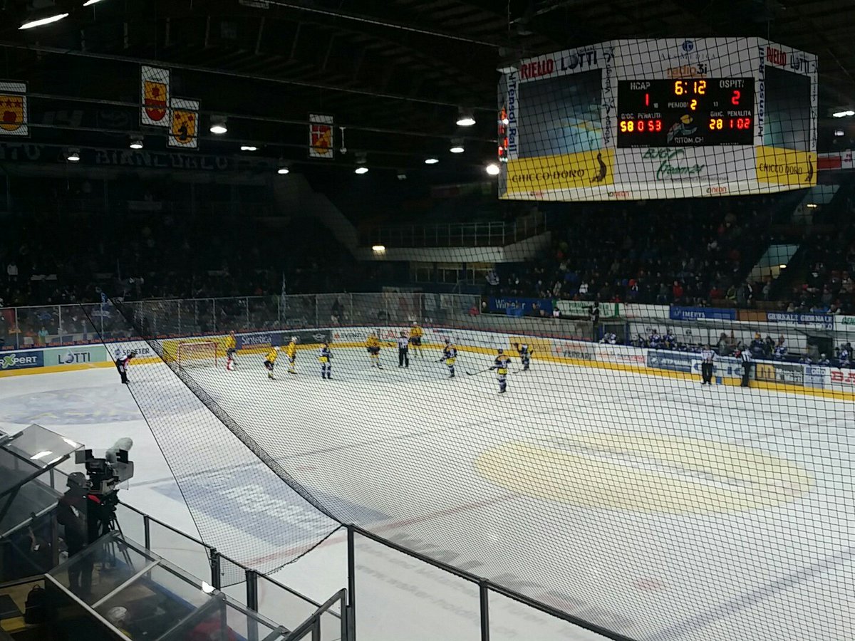 IlSala1972's tweet photo. Alla #Valascia #Kurmann e #Fischer hanno perso il controllo della partita #peccato stanno rovinando un bel #match @HCAP1937 @scbern_news https://t.co/SGIUMAA9mW