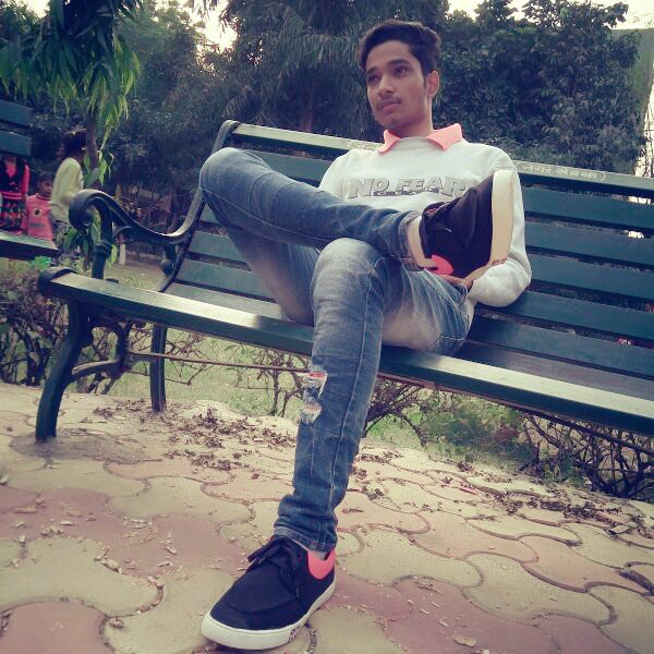 shubhamdel5's tweet photo. 🚩इस 🌎दुनिया में हम से 🔥जलने🔥वाले बहुत है# 
लेकीन उससे कोई 😏फर्क नहीं पडता क्योंकि हम पे 🤗मरने वाले भी बहौत है❗...😎😍😘👌✌👈 https://t.co/c4JcvAgZkR