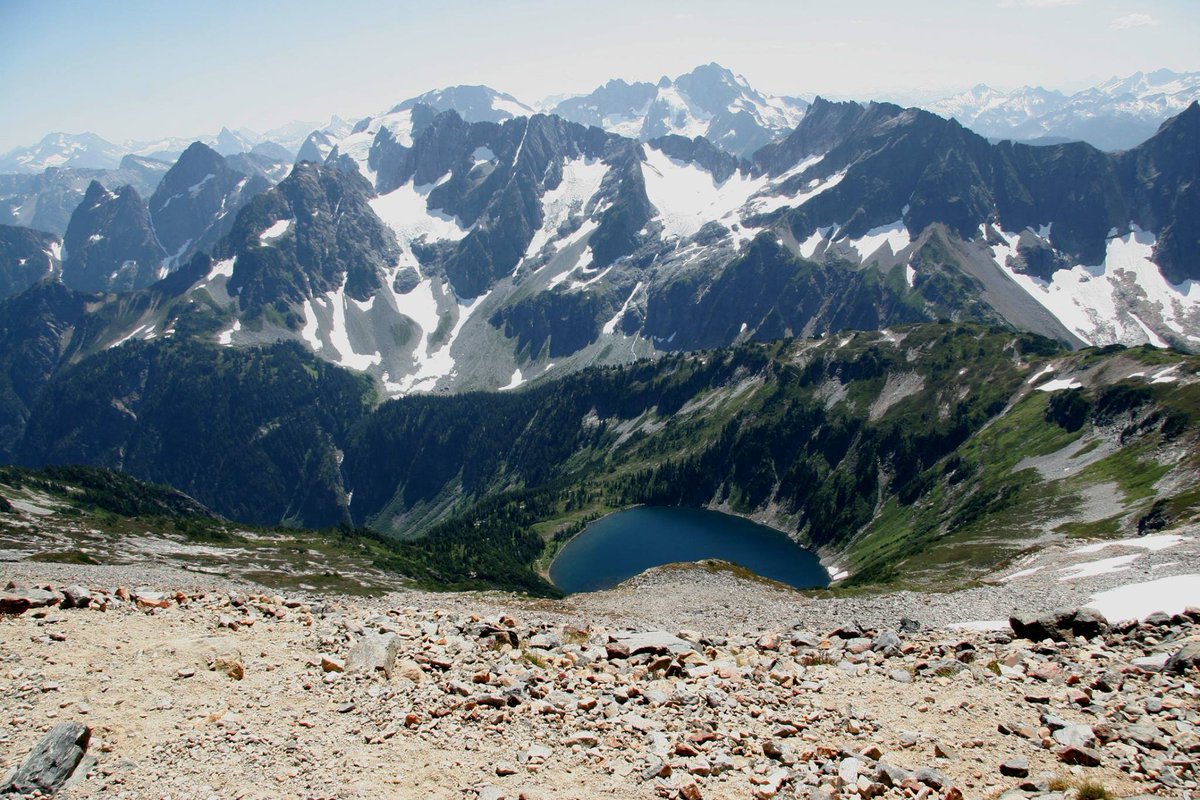 BrownBear's tweet photo. There's enough amazing #PNW hikes to last a lifetime. At the top of every priority list should be #SahaleGlacier and #DoubtfulLake. https://t.co/cctblzXsyB
