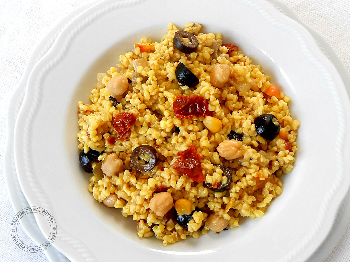italianeating's tweet photo. INSALATA DI BULGUR ALLO ZAFFERANO CON CECI E VERDURE

https://t.co/MtQcVlcXv0

#bulgur #bulghur #burghul #italiansdoeatbetter #italianeating https://t.co/5x8QlCz6XN