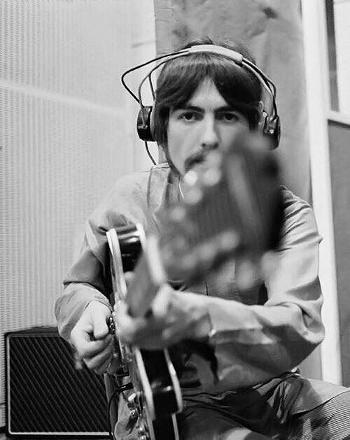 RadioHumanaMx's tweet photo. #AlAire un bloque de 3 canciones del gran George Harrison a 15 años de su partida física. https://t.co/vlvE0TOjp3