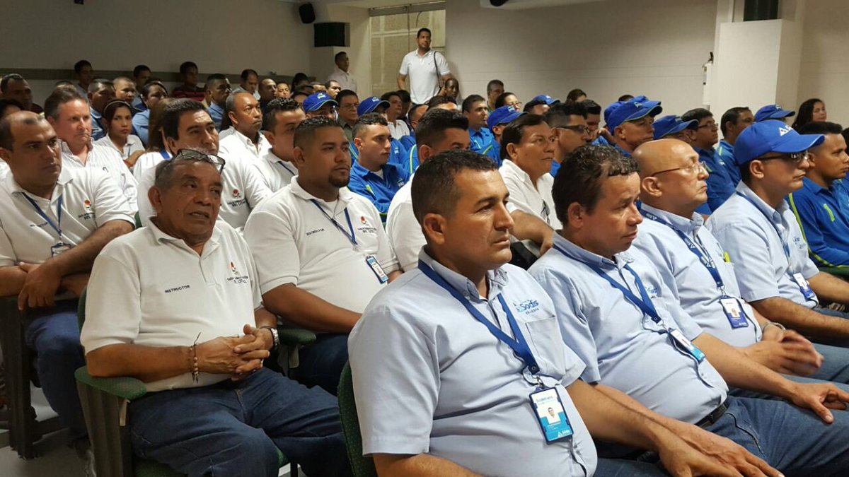 SENAComunica's tweet photo. En B/quilla, #SENA le dijo #TúExperienciavale a 138 trabajadores de 7 empresas del sector Transporte, Salud, Gas, Servicios y Metalmecánica https://t.co/N97CddooIt