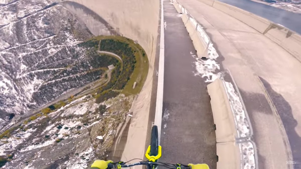 Video: Man cycles on railing atop 200ft dam (warning: vertiginous) #cycling road.cc/212971