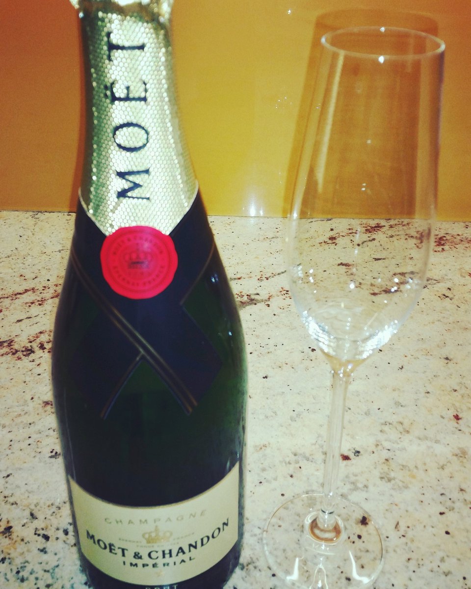 sjenterprisellc's tweet photo. Perfect end to a Long Tuesday at office.. @workhard @champagne @skijohnsonenterprises 
#longtuesday #champagne #moetchandon #boardroom #love https://t.co/P1hpI9cQa8