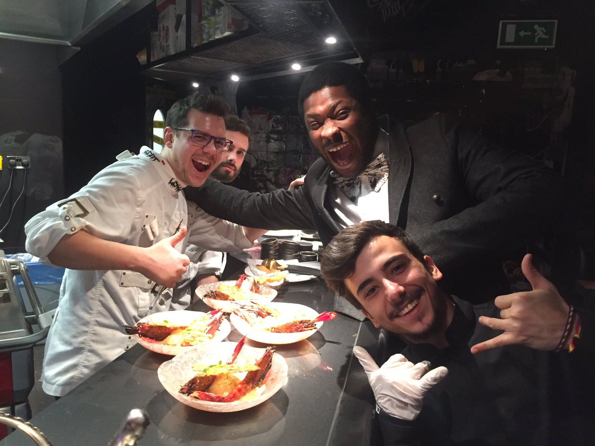 El trato hoy en streetxo London por parte del equipo de 10!!! Gracias <a href="/manudiverxo/">manu</a> en representación de todos por ser tan cercanos