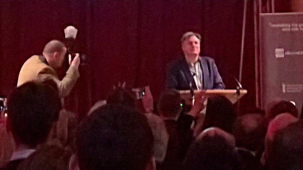 "You make our lives richer for what you do" <a href="/EdBalls/">Ed Balls</a> to #cartoonawards2016 <a href="/EllwoodAtfield/">Ellwood Atfield</a> (+ #paparazzi)