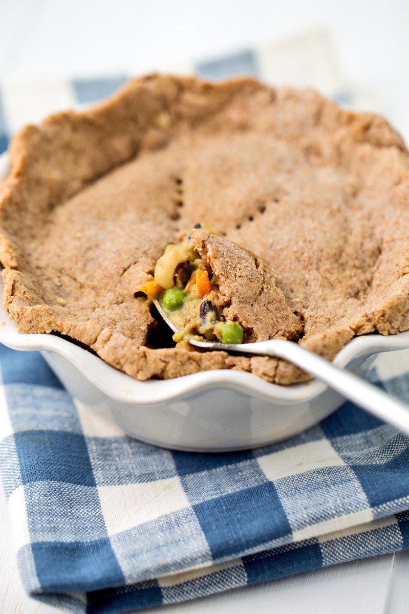 KathyPatalsky's tweet image. Currently craving.. my Mini Veggie Pot Pie for One. Filled with peas, carrots, beans. Recipe in #HealthyHappyVeganKitchen pg229. #dinner