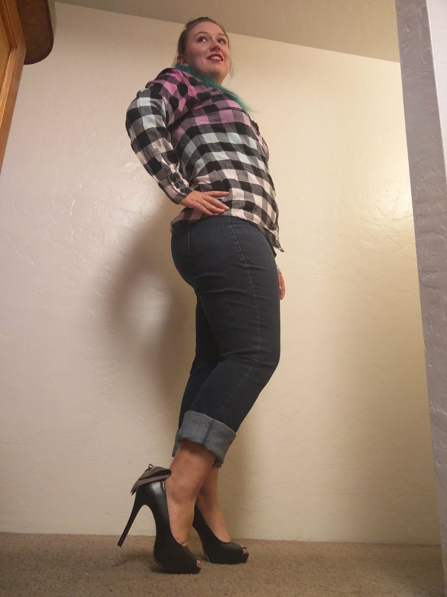 BendingTheBrand's tweet photo. Thanks Alex! #BendingTheBrand #RedTapeRedStilletto https://t.co/qneGsHV9gU