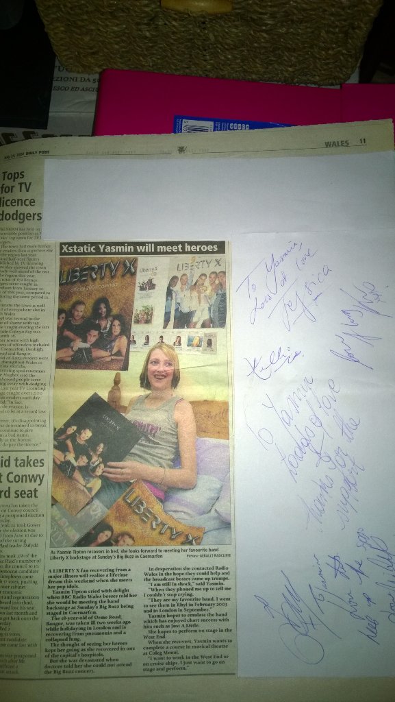 yasmintipton's tweet photo. Digging out old memories 😍 @LibertyX2013 @kevinsimm @KelliYoungX @TonyLundon @wonderwomanshel @JessicaLibertyX https://t.co/pcq2LBiU8U