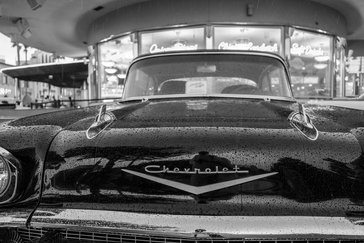 OrlandoInformer's tweet photo. Rain only makes Mel's Drive-in look more dramatic. #UniversalMoments https://t.co/DGSuaGUL4z