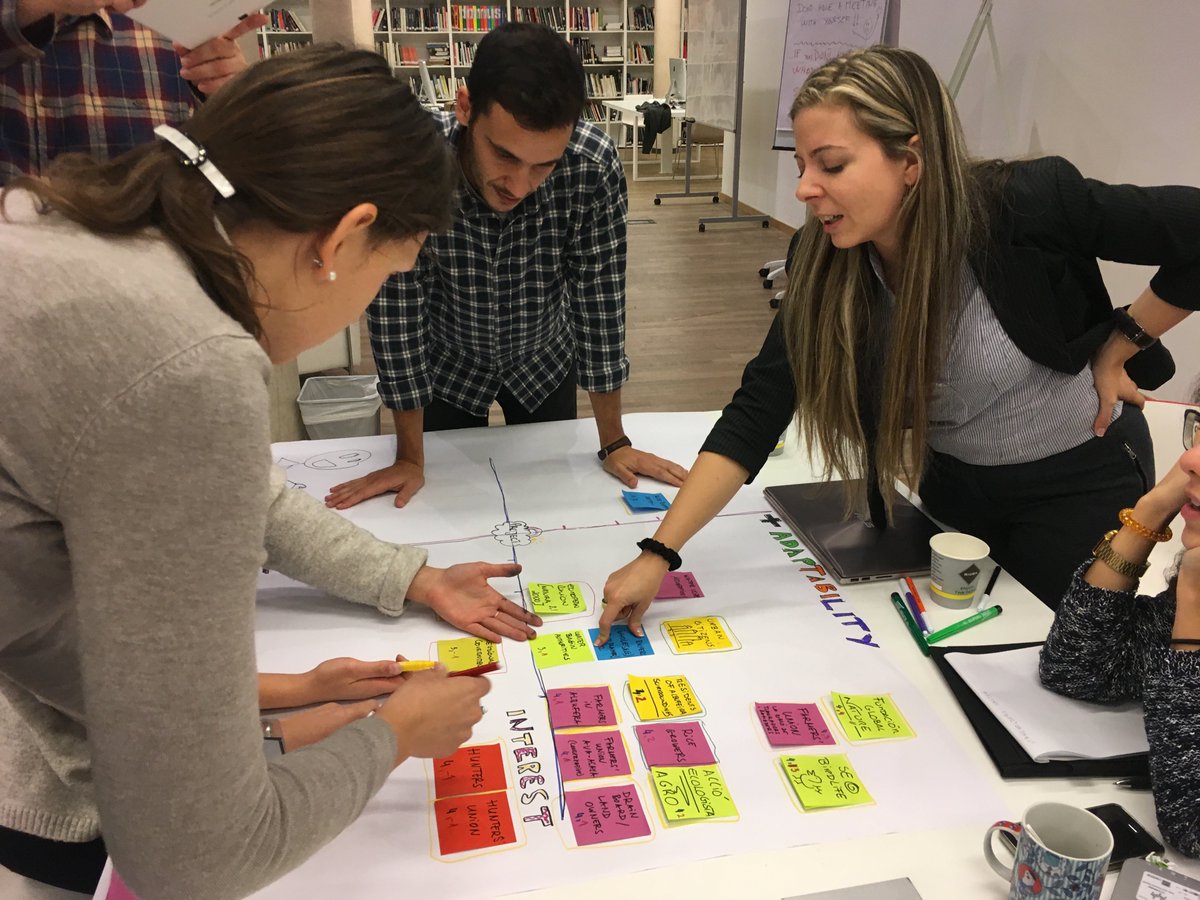 factory4change's tweet image. @catalystvlc 2nd day of  #circulareconomy challenge, teams highly committed to innovation pathway #systemthinking #actoranalysis #creativity