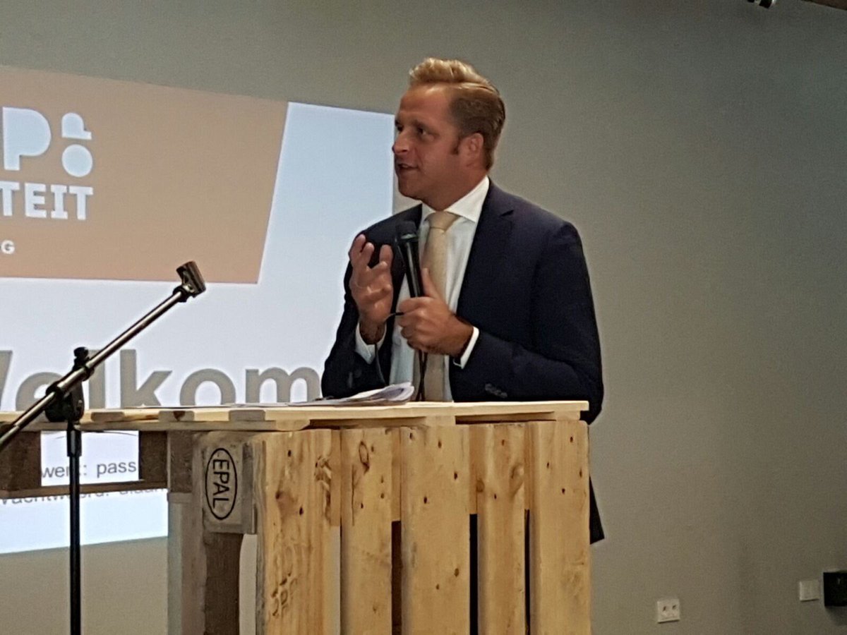 RuimteOK's tweet photo. Wat een kennisfeest! Spieken en leren van elkaar vanaf nu de nieuwe norm bij bouw scholen &amp; kindvoorzieningen Dank voor delen #Kennisdag2016 https://t.co/N7CfOJcPzM