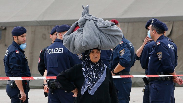 ActualidadRT's tweet photo. Un sindicato en Austria plantea si los musulmanes deben recibir la paga extra de Navidad https://t.co/8wJj9Ji1YH https://t.co/jXllZqXBM2