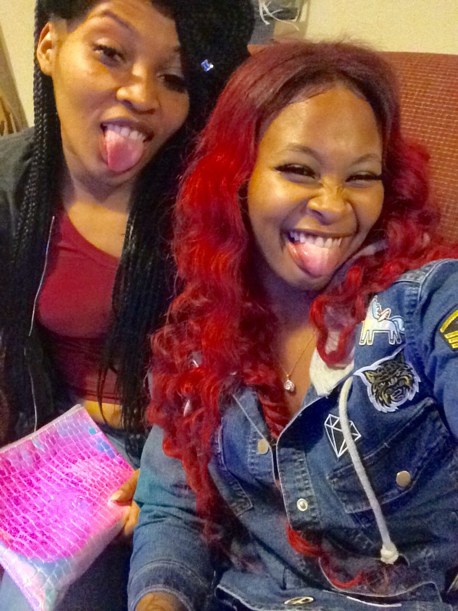 LolaForeign's tweet photo. Me &amp;' my twin👯😍😝 https://t.co/1BkudUAcx8