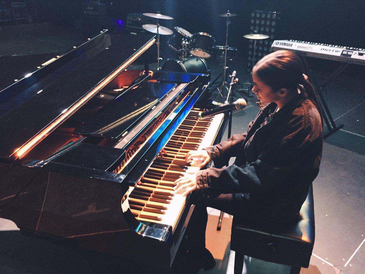 evaruizofficial's tweet photo. Ya tenía ganas de estar aquí arriba. Gracias por esta noche Bilbao. https://t.co/9OYvZSpPde