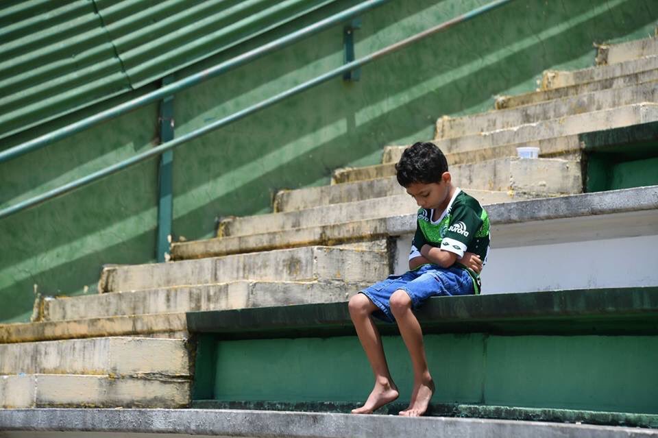 Fifa_Gamer17's tweet photo. El futbol no solo es correr detras de un balon.... ⚽️ #ForcaChapecoense https://t.co/4hgUa53Qr9