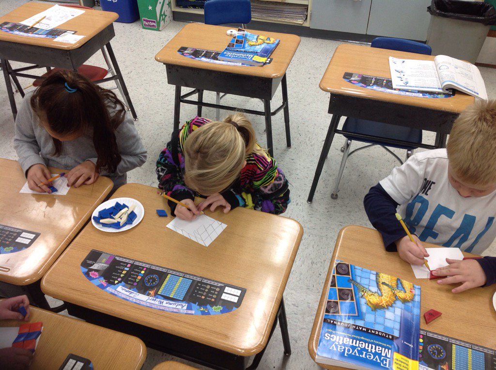 #2020HowardWinn #TwitterTuesday Tiling surfaces with informal units. Not an easy task!