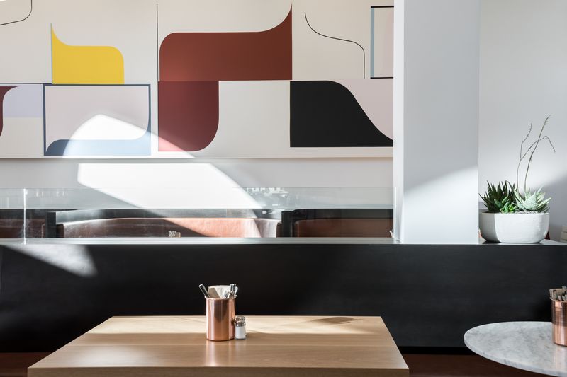 wdarch's tweet photo. Our design 'splits the difference between fine dining and fast casual' which compliments @SplitBread's rebranding. https://t.co/7TZtkHengR https://t.co/shtkKH57T0