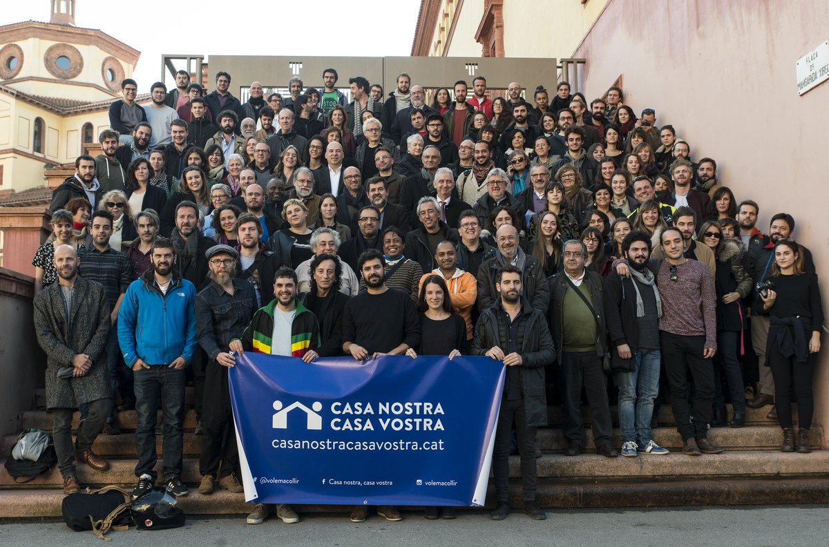 volemacollir's tweet photo. Més de 10.000 signatures. Avui ha estat un dia preciós i en volem molts més així. Gràcies per ser-hi! #volemacollir https://t.co/5aYKpppQqo https://t.co/5F7i1L7gEw