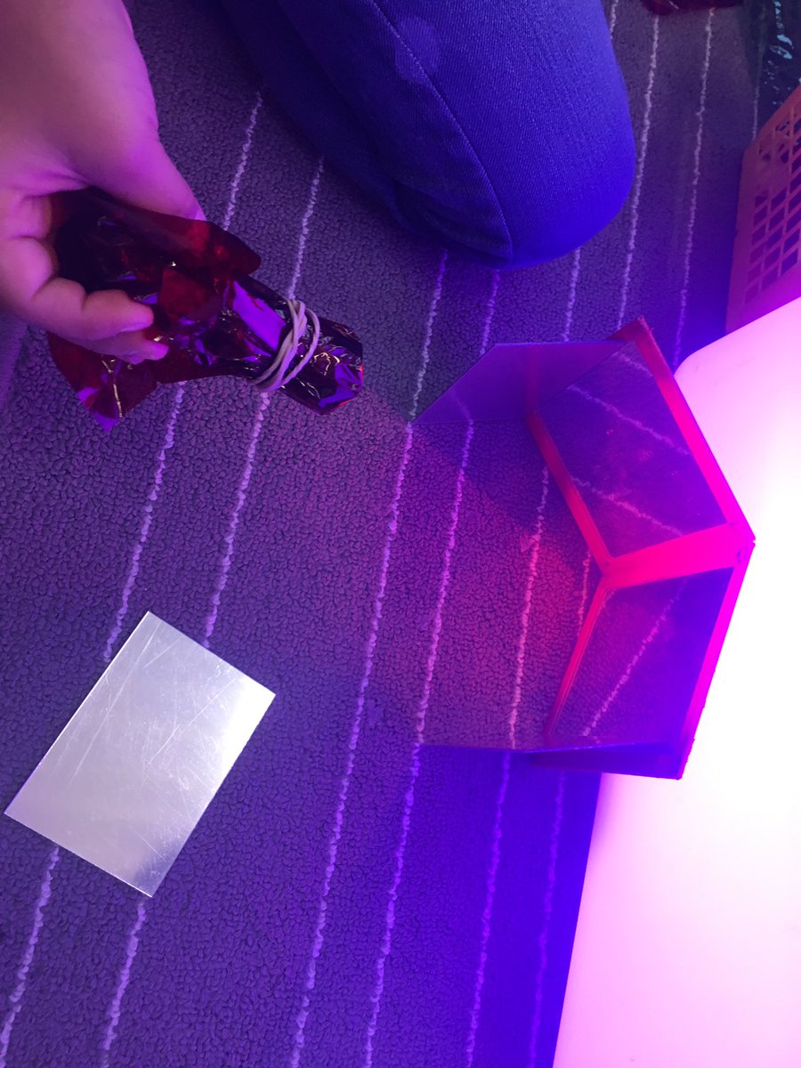 EllyLe4's tweet photo. We have been exploring light and shadow in our explorations! #winnipegsdinquiry #jmklearn https://t.co/OEq9WgdvqW