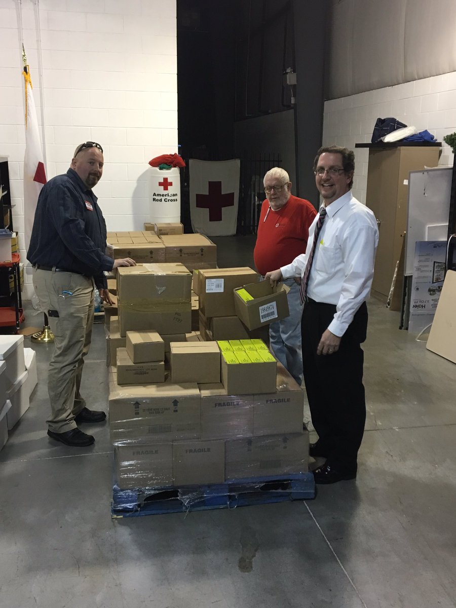 DavidSanfordCVS's tweet photo. #Leadingw❤️Proud of my D2 team in Pigeon Forge. Partnering with the #RedCross w/much needed supplies #Region36 https://t.co/VTrONS1TR6