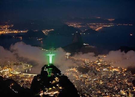 Roromeo_MUFC10's tweet photo. In Rio, Christ the Redeemer statue is all green as an act of consolidation with Chapecoense.

#ForçaChape https://t.co/AMzWSScvfe