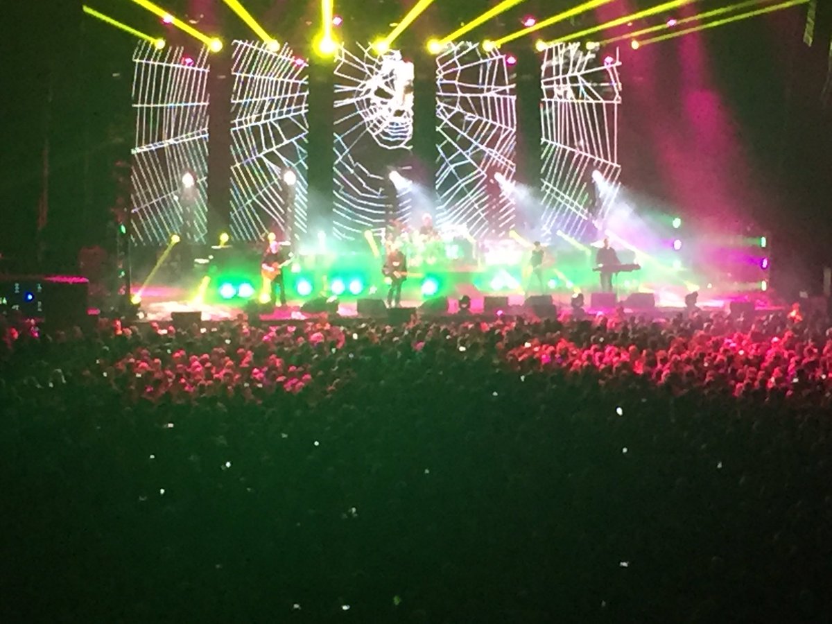 goingwiththflow's tweet photo. #TheCureTour2016 #Manchester #stilllovethisband 💗#lullaby #thecure https://t.co/zZEEYAVYMI