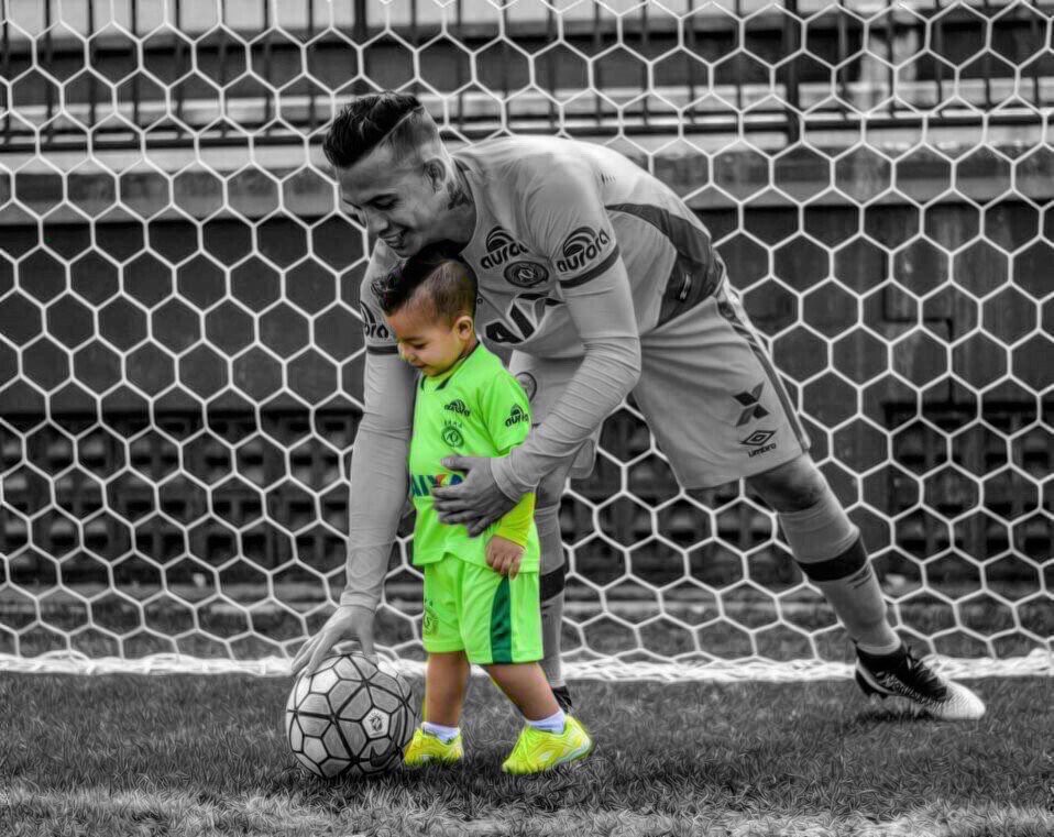 Santii__Herrera's tweet photo. Imposible que esto no te llegue al corazón... #Fuerzachape https://t.co/BoHwnRh5LX