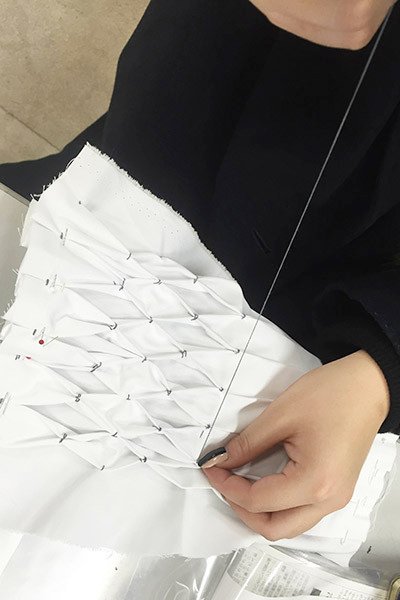 Vantan_Tokyo's tweet photo. [ファッション学部 授業レポート！]
バンタンデザイン研究所 ファッション学部で実施した『生地加工体験～スモッキング ＆ ニードルパンチ～』編をご紹介★
詳細⇒ https://t.co/C1dF1jzUgq #Vantan https://t.co/f60ULgxL5i
