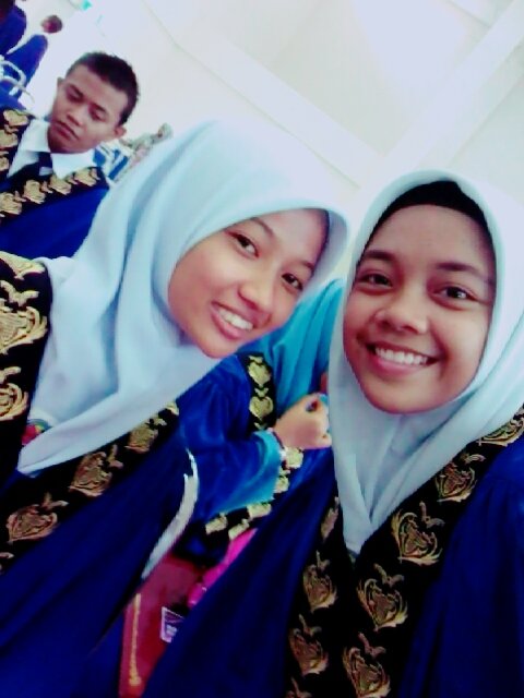 Nrevantsya1's tweet photo. Graduasion day....😍
#Friendtiljannah... https://t.co/qHSE8IZrBl