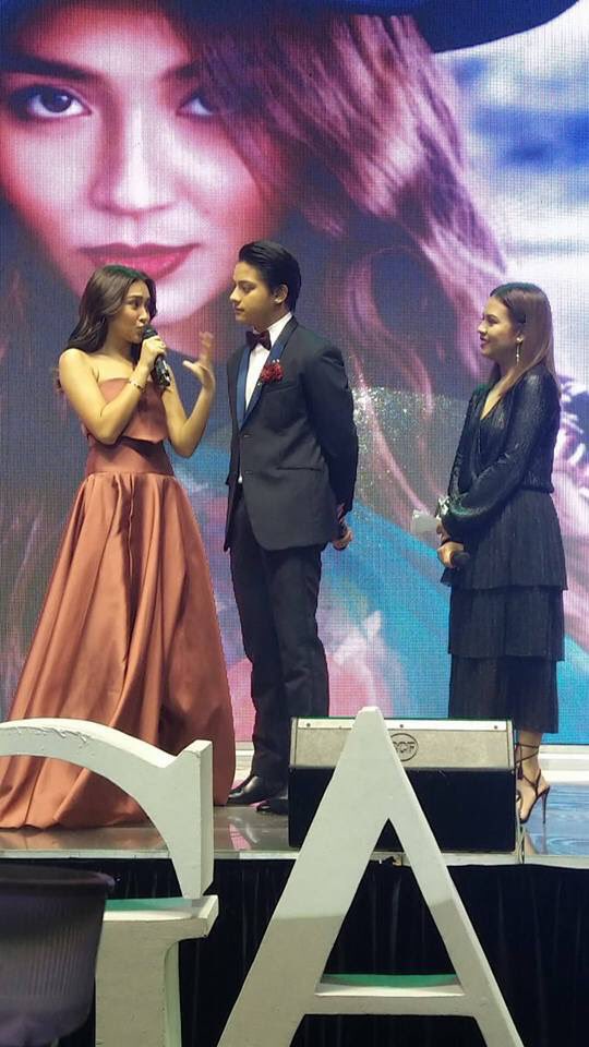 bernardolkafh's tweet photo. Get a man who can look at you like how daniel looks at kathryn 😭😍💙 https://t.co/aJGNeWjnUp