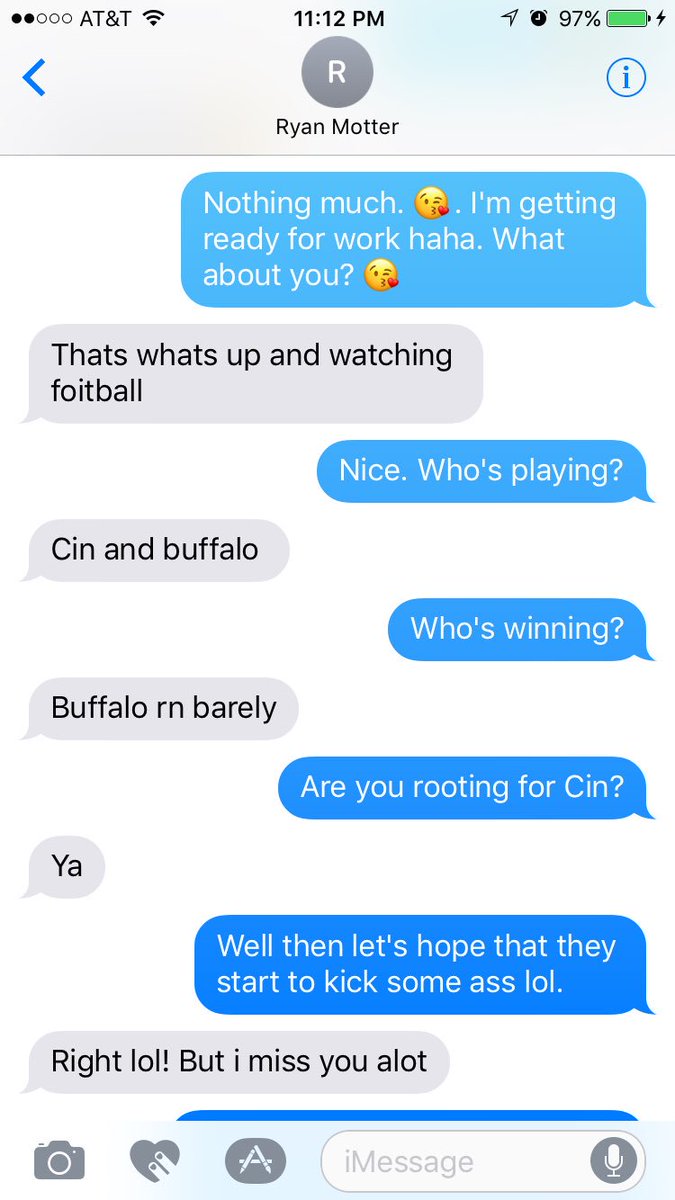 arynn_8's tweet photo. Get yourself a man who, when talking about football, randomly says that he misses you. 😘❤️😂. #oldtexts #fromforeverago #hesreallygreat https://t.co/pwXrArObE5
