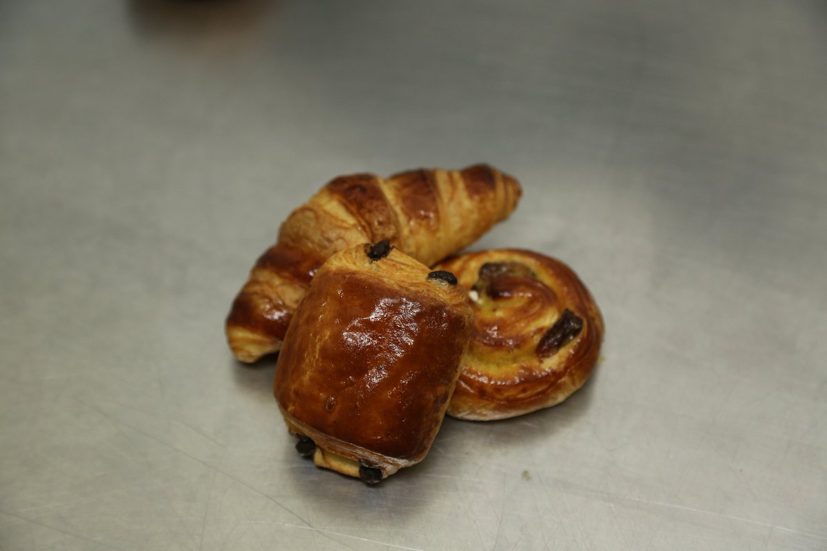 Potiniere_Lyon's tweet photo. 4h00 : sortie du four, viennoiseries chaudes, retrouverez les pour le petit déjeuner sur le salon @Pollutec. #nofilter @MythologiesA https://t.co/2Yxi85XycQ