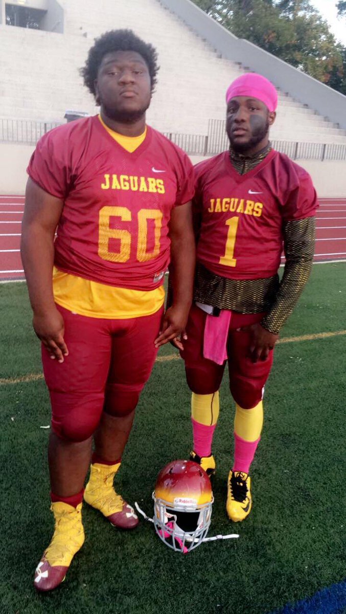 Moneyb4Everytin's tweet photo. Me and my bro tavarous 🏈 https://t.co/T6bCl8IeFs