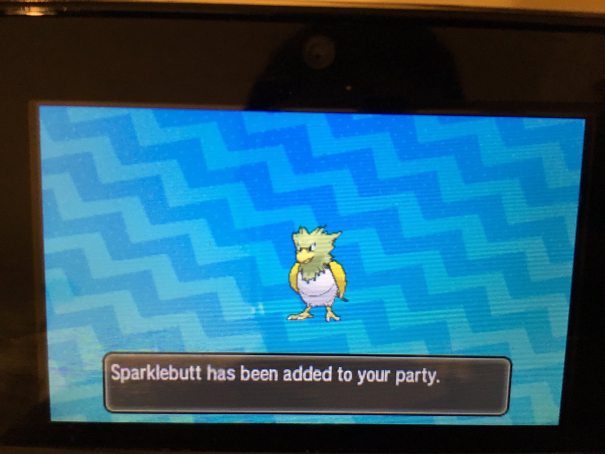 GlassPuzzle's tweet photo. IM SCREAMING #PokemonSunMoon #shinypokemon #namegamestrong https://t.co/I8VyNxw1Jv