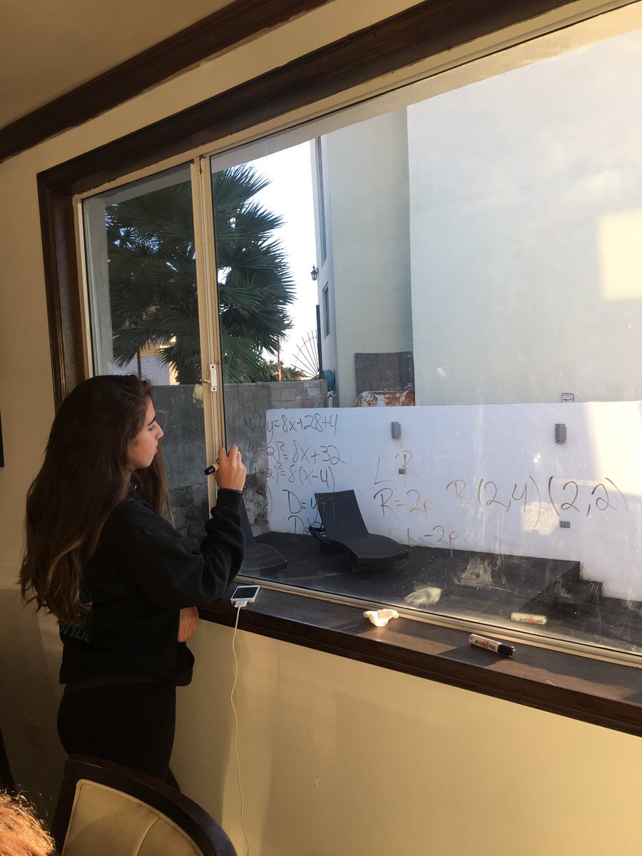 carmina_migoni's tweet photo. A: entonces aquí divides entre 4
C: por que entre 4?
A: porque asi lo quiso dios amiguita https://t.co/rLRfO7d7uz
