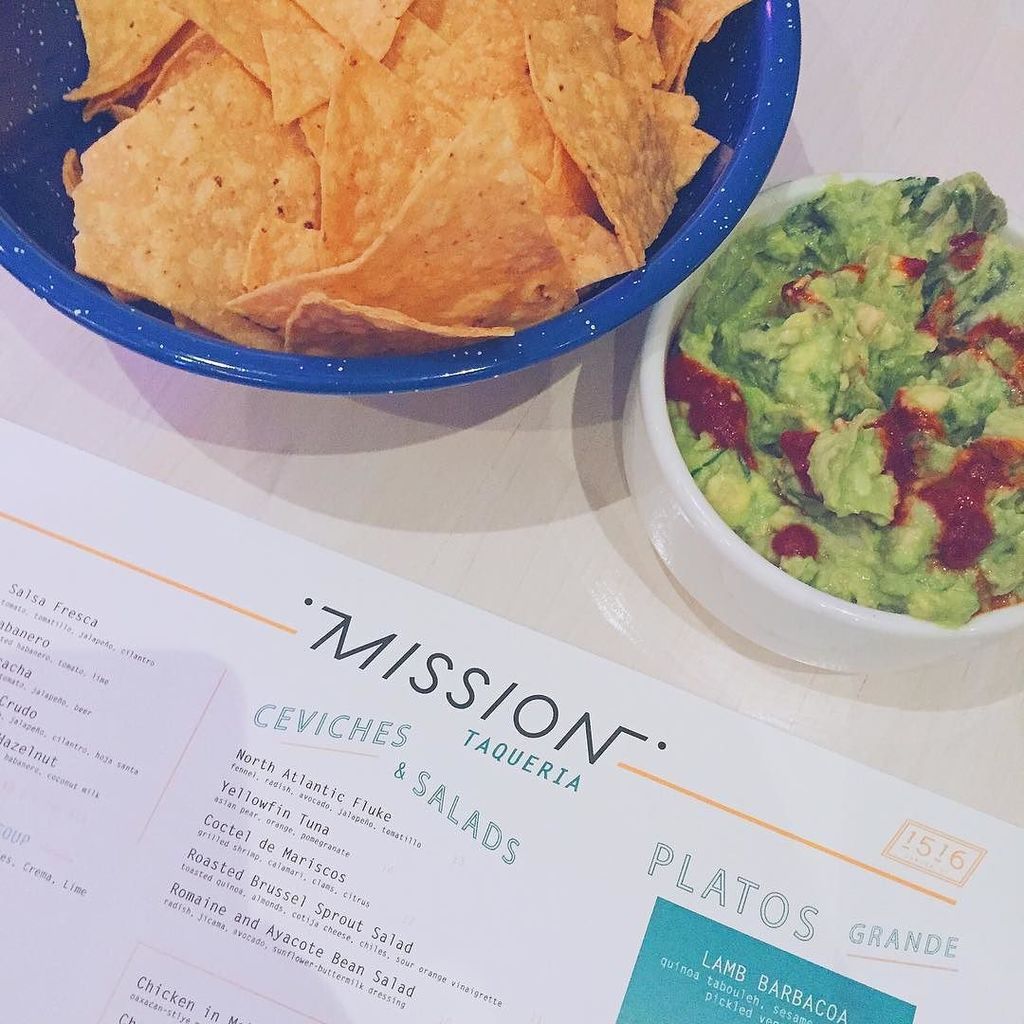 byamberburns's tweet photo. On a very important mission right now.
#howistherenoguacemoji #EMDaily #eeeeeats #f52grams #foodie #guacamole #hot… https://t.co/7gjFSkWgKw