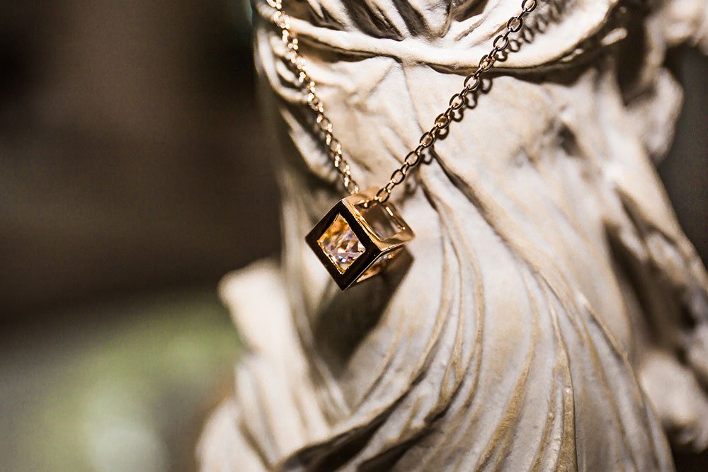 JuneberryBox's tweet photo. Our Crystal Inception necklace features a delicate crystal trapped in a geometric structure https://t.co/wl2prjFyqN #jewelry #shop #necklace https://t.co/v0fhD23hdu