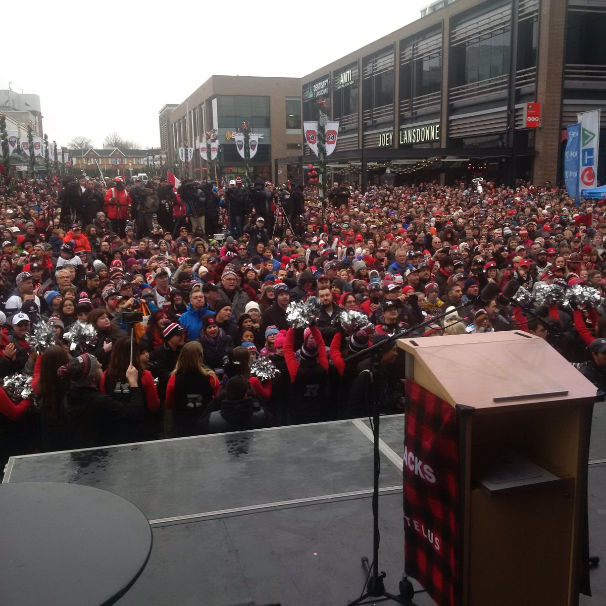 JimWatsonOttawa's tweet image. So proud of @redblacks and residents  who turned out in huge numbers- - 40,000 strong on Bank Street and Lansdowne!