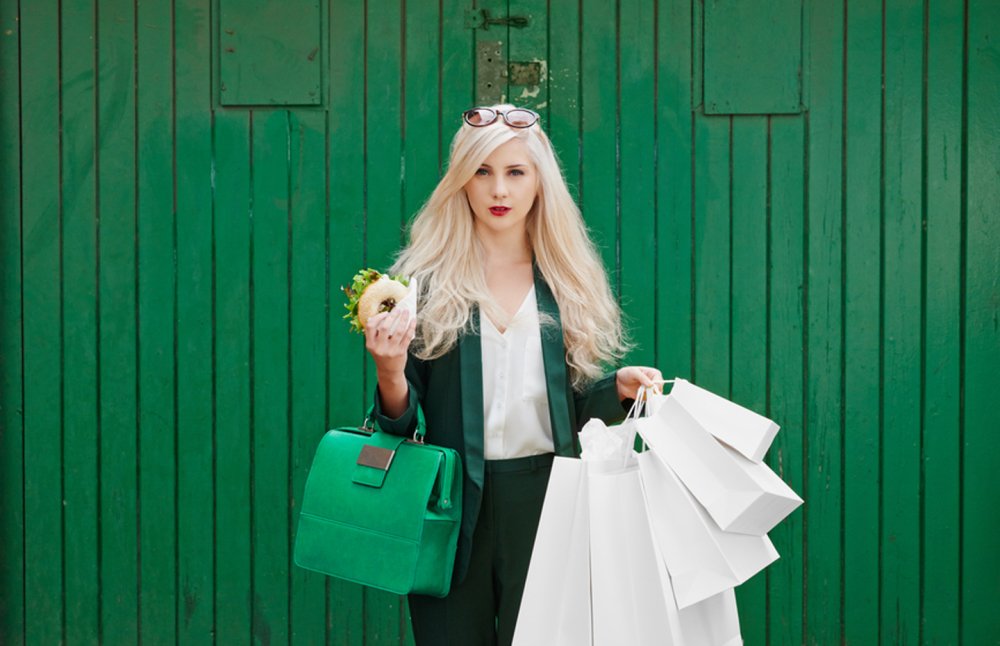 CareerContessa's tweet photo. The 8 investments you need to make (in yourself) before you're 30. https://t.co/UyecYJ8b3l @Chr1stineJ https://t.co/VWDnW8GVWz