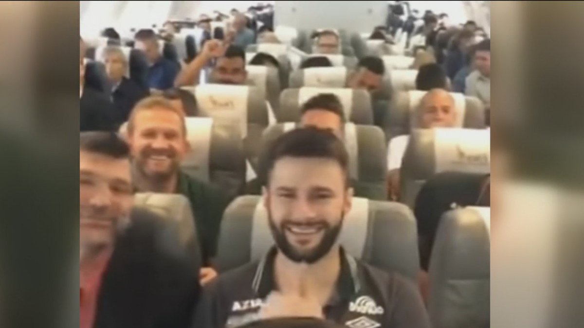 PrimerImpacto's tweet photo. Los últimos momentos del equipo de fútbol #Chapecoense antes del accidente que les robó la vida https://t.co/i53dpMLIhR https://t.co/ymYeV8fHdY