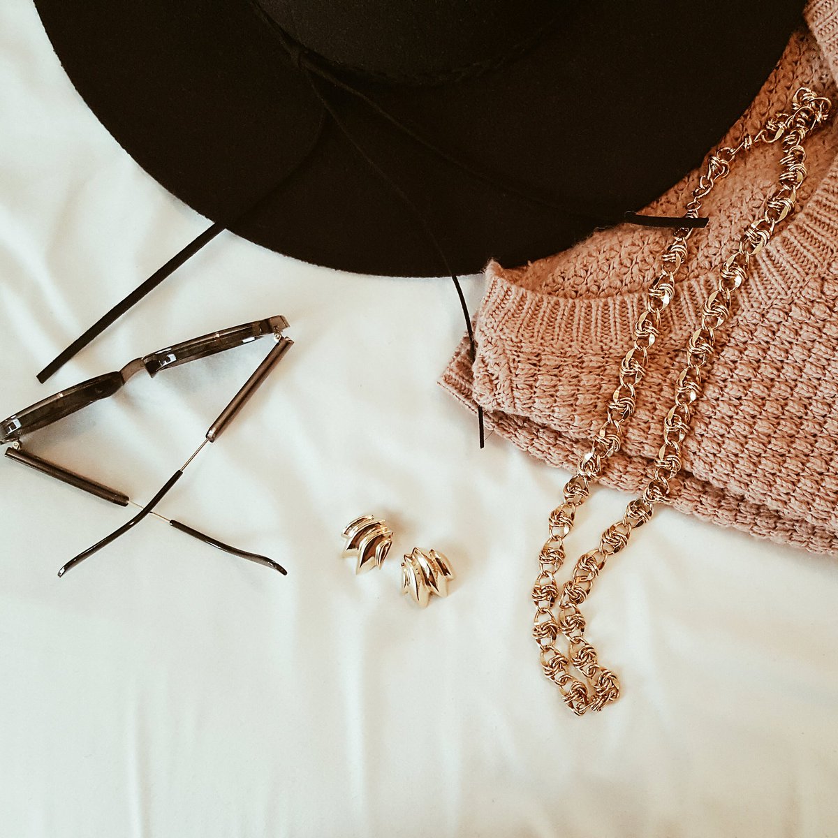 admiralrow's tweet photo. Cozy knits and #vintage #jewelry.... https://t.co/2vIxkdnNoy https://t.co/6W2WPFrvtY
