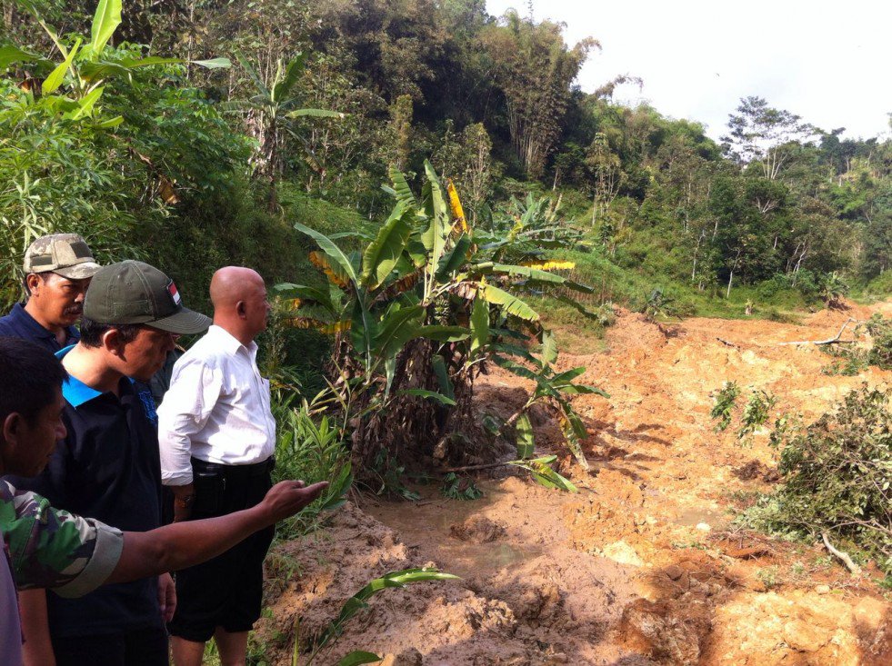 Longsor Karangpandan, Wakil Bupati Karanganyar Datangi Lokasi
karanganyarkab.go.id/20161129/longs…